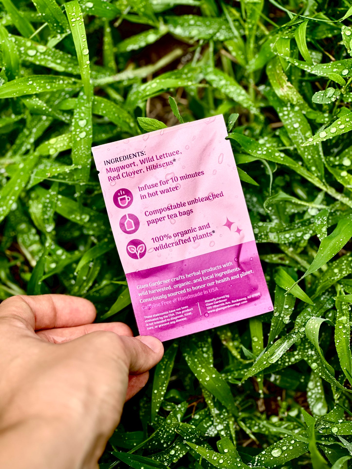 Relax & Enjoy Your Period • Single tea bag  • Herbal tea with Mugwort, Wild Lettuce, Red Clover & Hibiscus