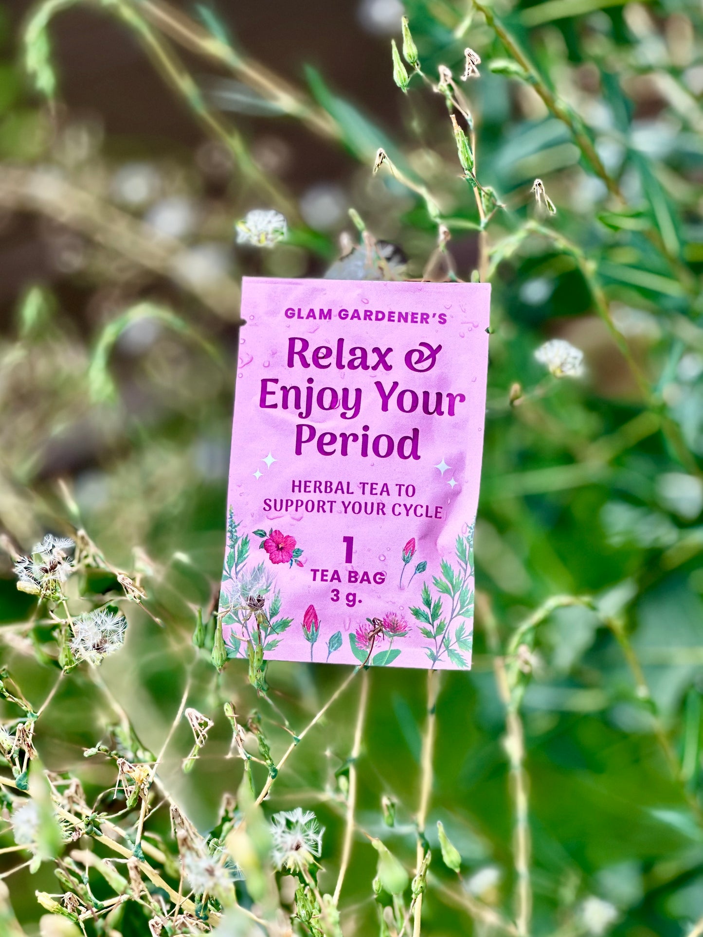 Relax & Enjoy Your Period • Single tea bag  • Herbal tea with Mugwort, Wild Lettuce, Red Clover & Hibiscus